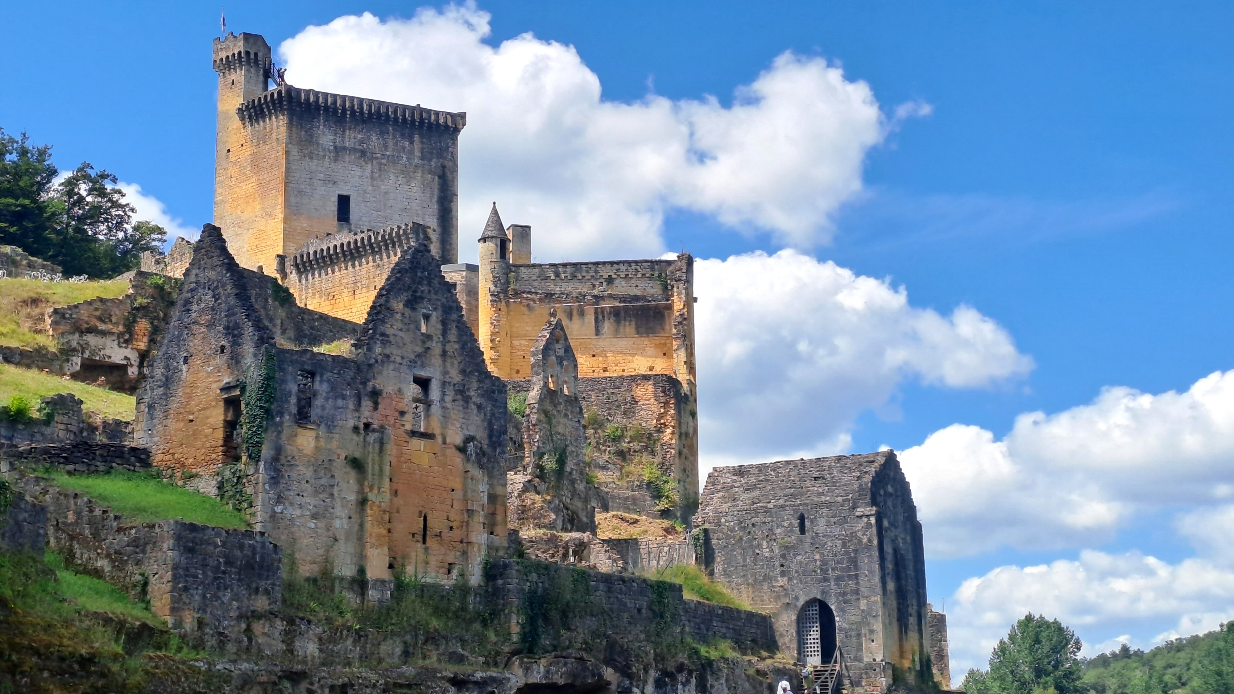 France, Perigord, castles, travel, bucket list, Commarque, ultimate bucket list travel, bucket list european destinations